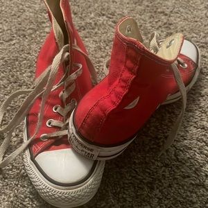 RED HIGH TOP CONVERSE